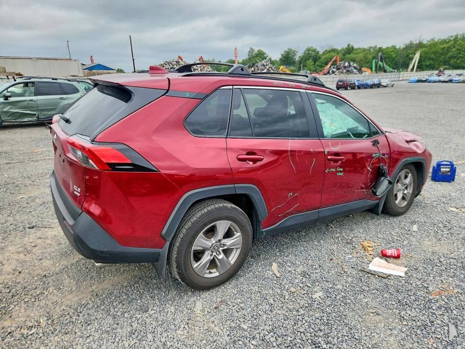2024 TOYOTA RAV4 XLE 3