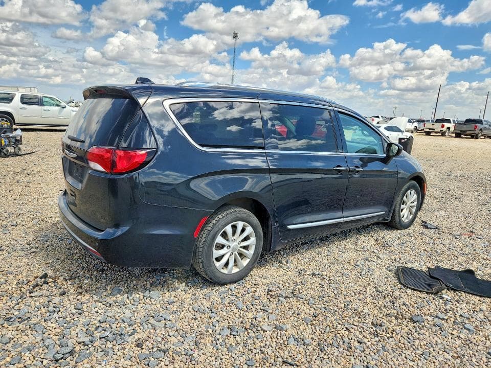 2019 CHRYSLER PACIFICA TOURING L 3