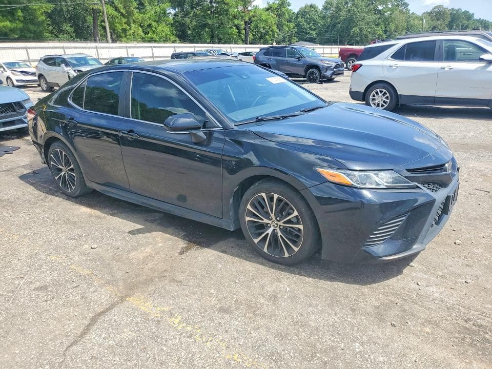 2020 TOYOTA CAMRY SE 4