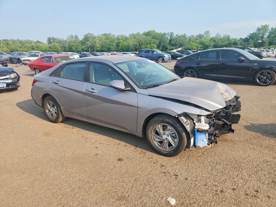 2025 HYUNDAI ELANTRA SE 4