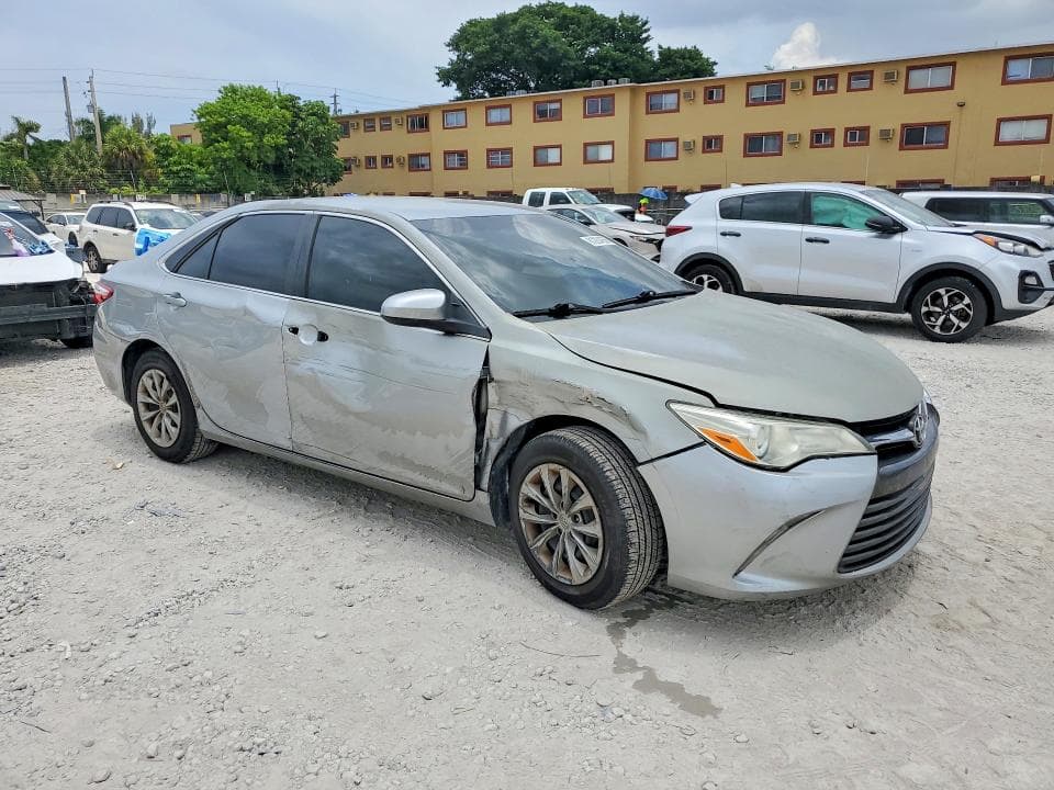 2017 TOYOTA CAMRY LE 4