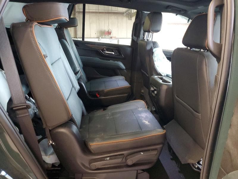 2025 GMC YUKON AT4 11