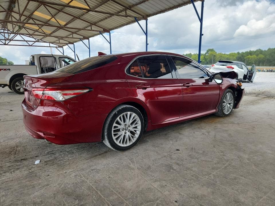 2019 TOYOTA CAMRY XLE 3