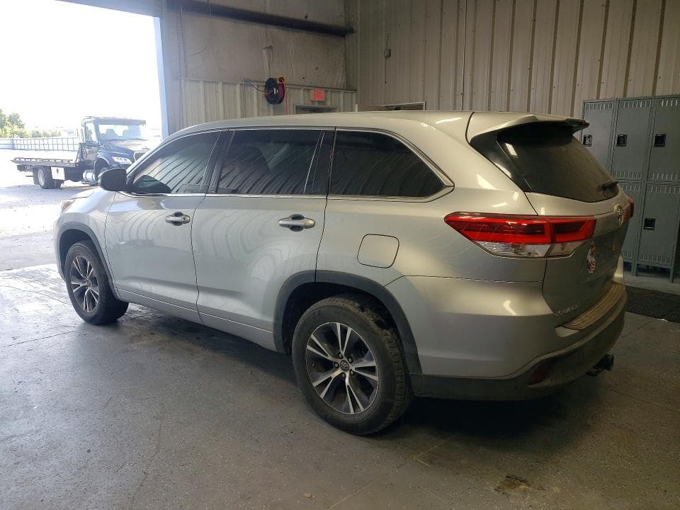 2018 TOYOTA HIGHLANDER LE 2
