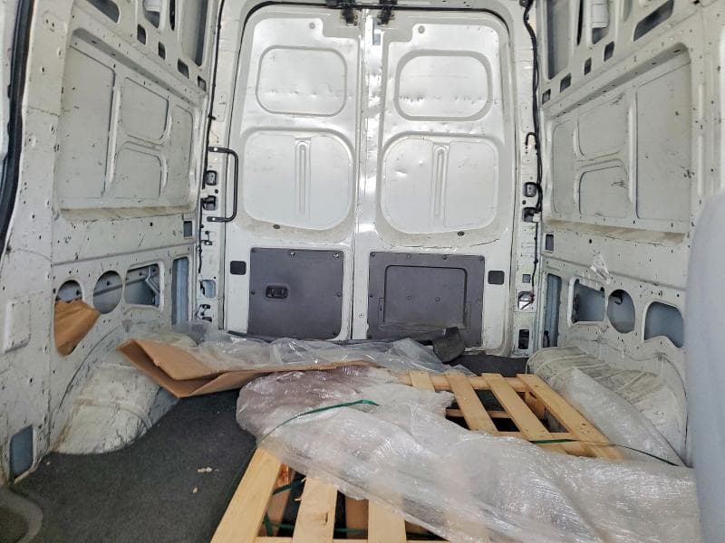 2017 NISSAN NV 2500 HD S 10