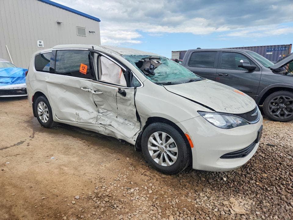 2017 CHRYSLER PACIFICA TOURING 4