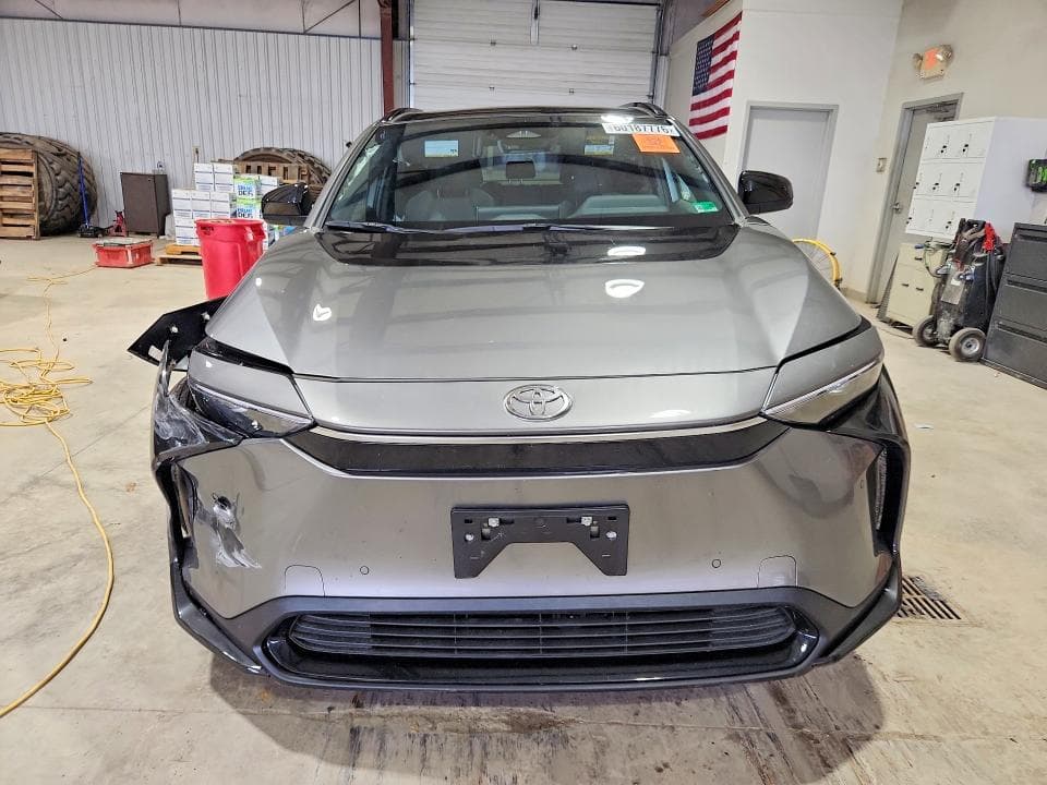 2025 TOYOTA BZ4X XLE 5
