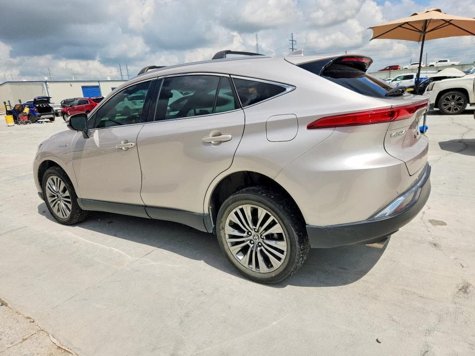 2021 TOYOTA VENZA XLE 2