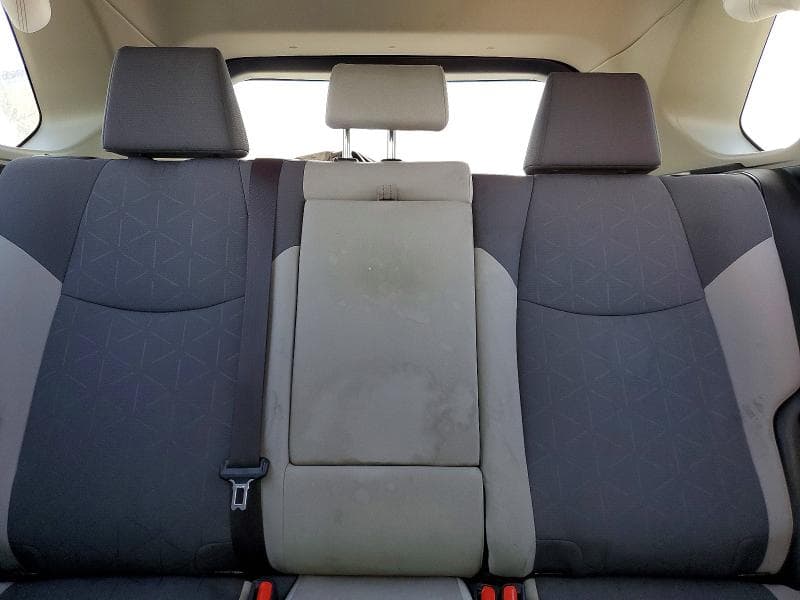 2019 TOYOTA RAV4 XLE 10