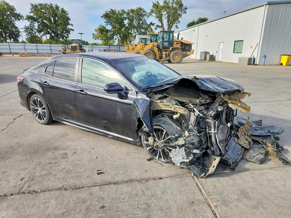 2018 TOYOTA CAMRY SE 4