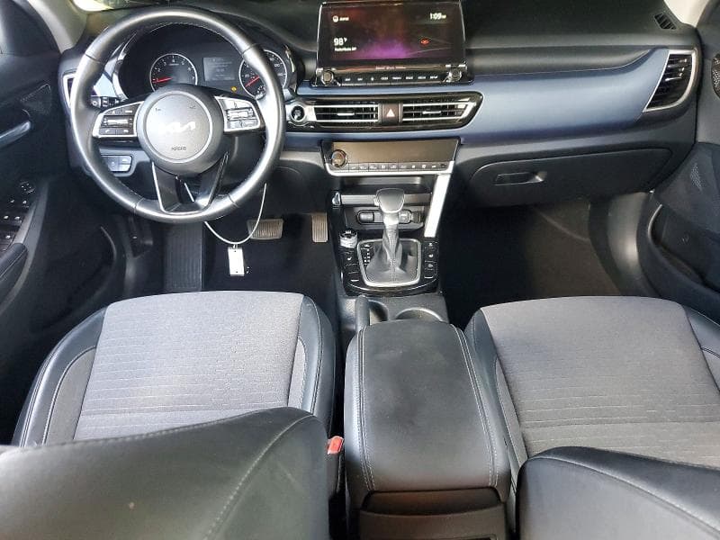 2022 KIA SELTOS S 8