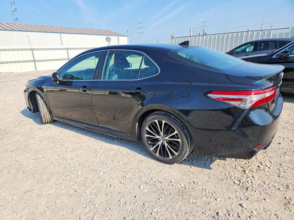 2019 TOYOTA CAMRY SE 2