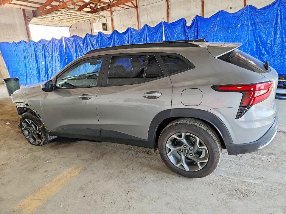 2025 CHEVROLET TRAX 2