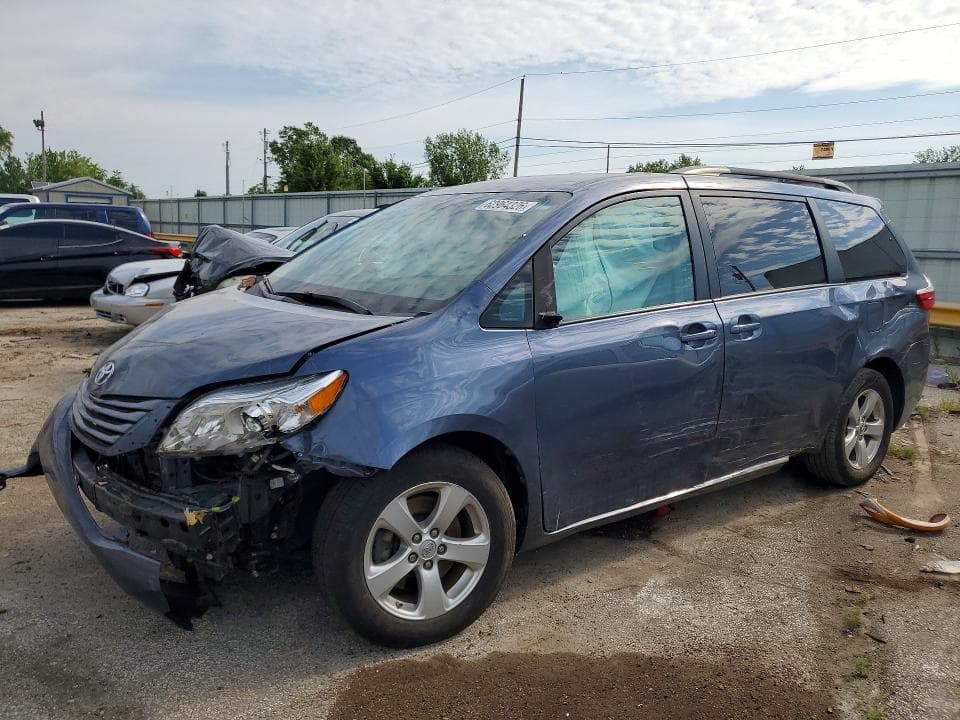 2017 TOYOTA SIENNA LE - 1