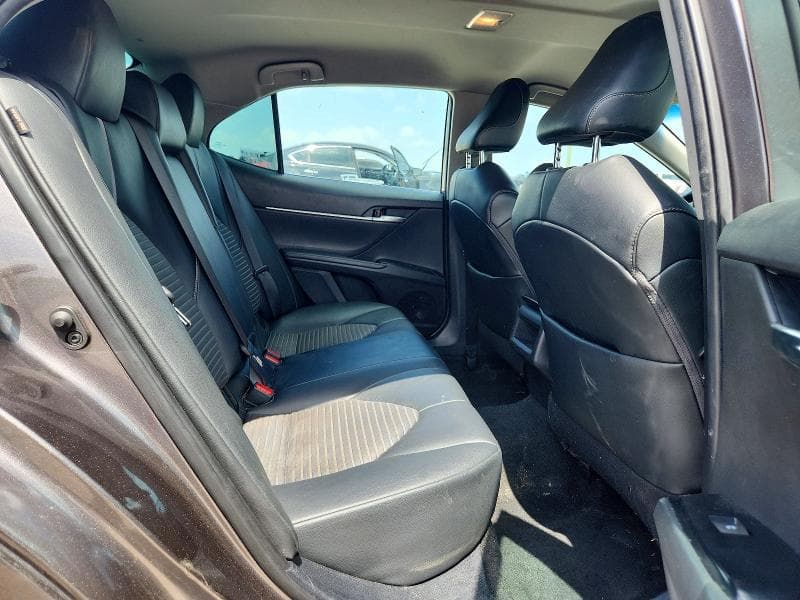 2020 TOYOTA CAMRY SE 10