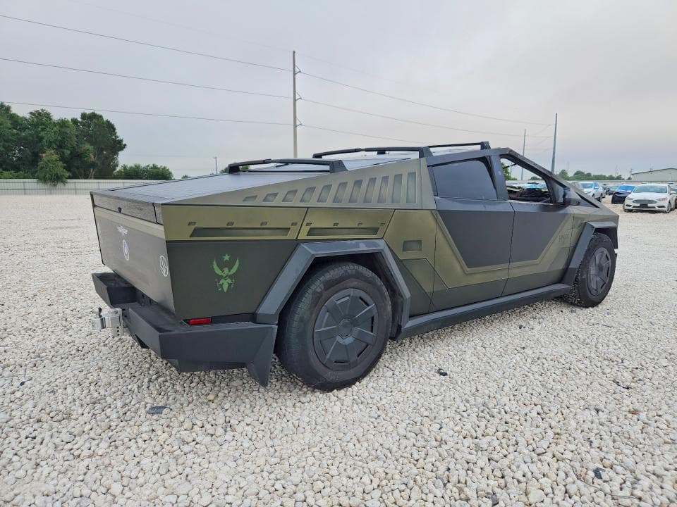 2024 TESLA CYBERTRUCK 3