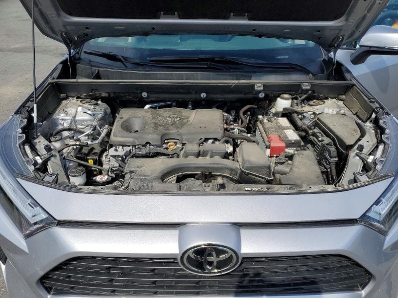 2025 TOYOTA RAV4 XLE 11