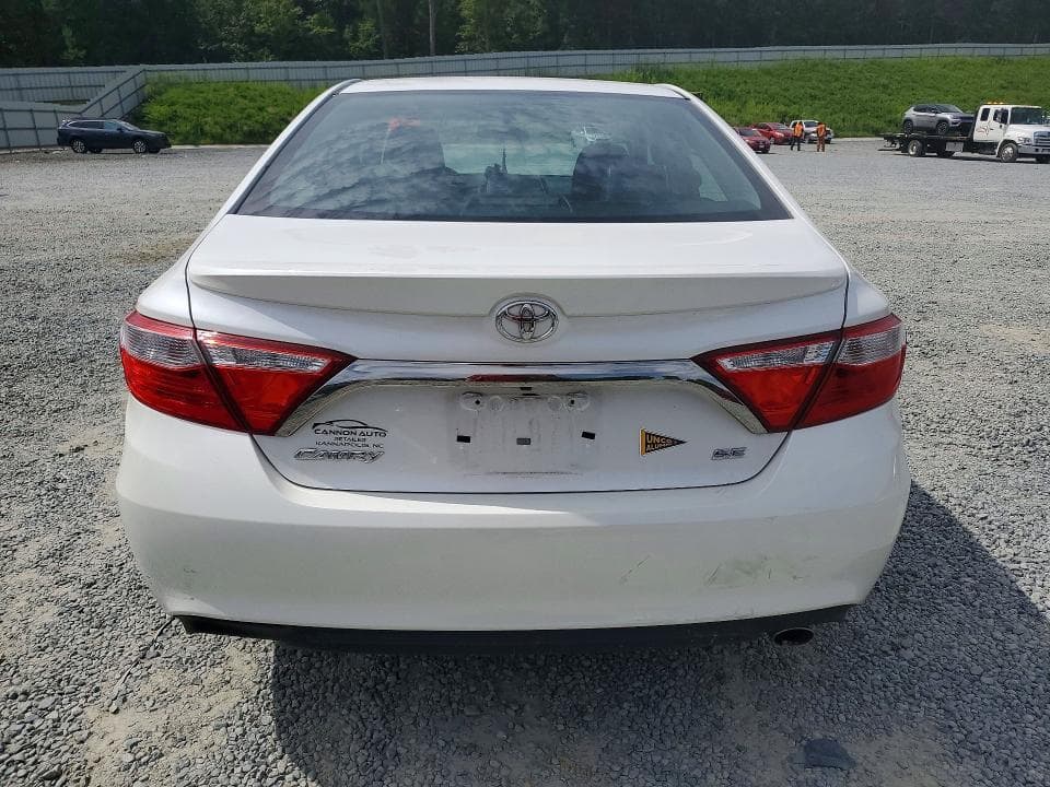 2017 TOYOTA CAMRY SE 6
