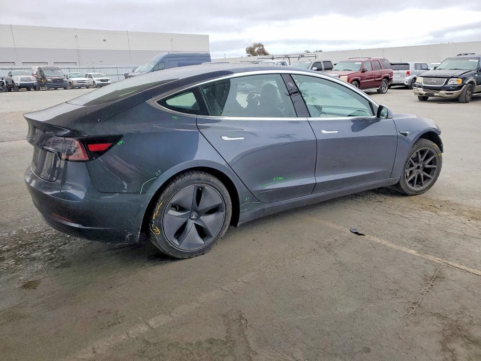 2018 TESLA MODEL 3 3