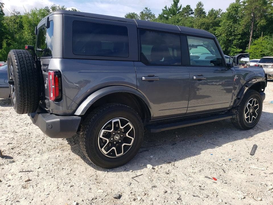 2024 FORD BRONCO OUTER BANKS 3