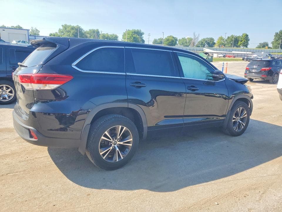 2018 TOYOTA HIGHLANDER LE 3