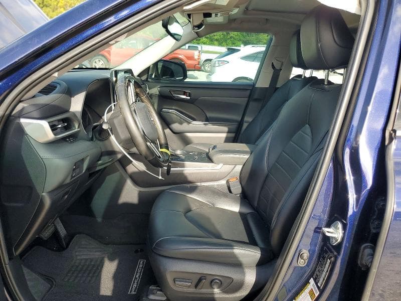 2021 TOYOTA HIGHLANDER XLE 7