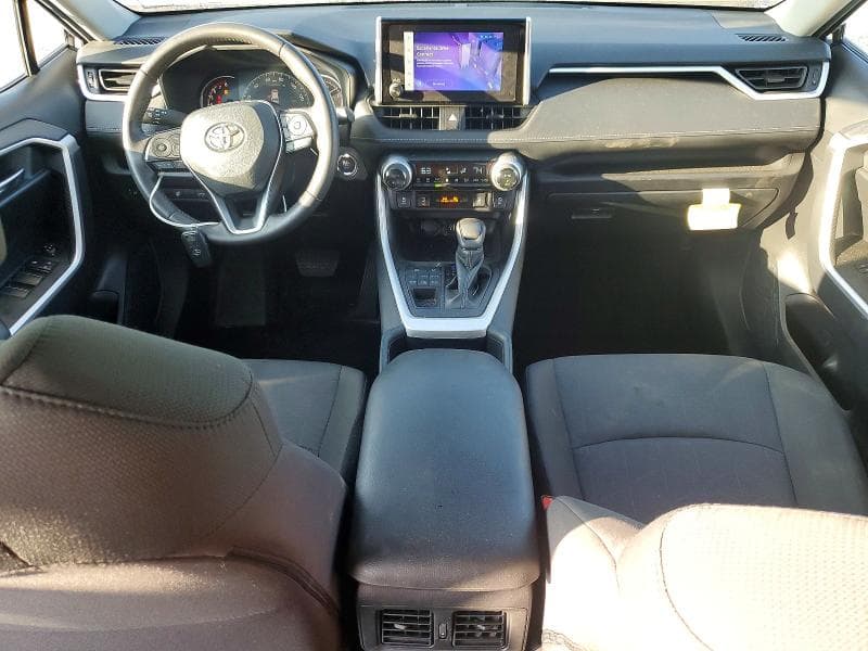 2025 TOYOTA RAV4 XLE 8