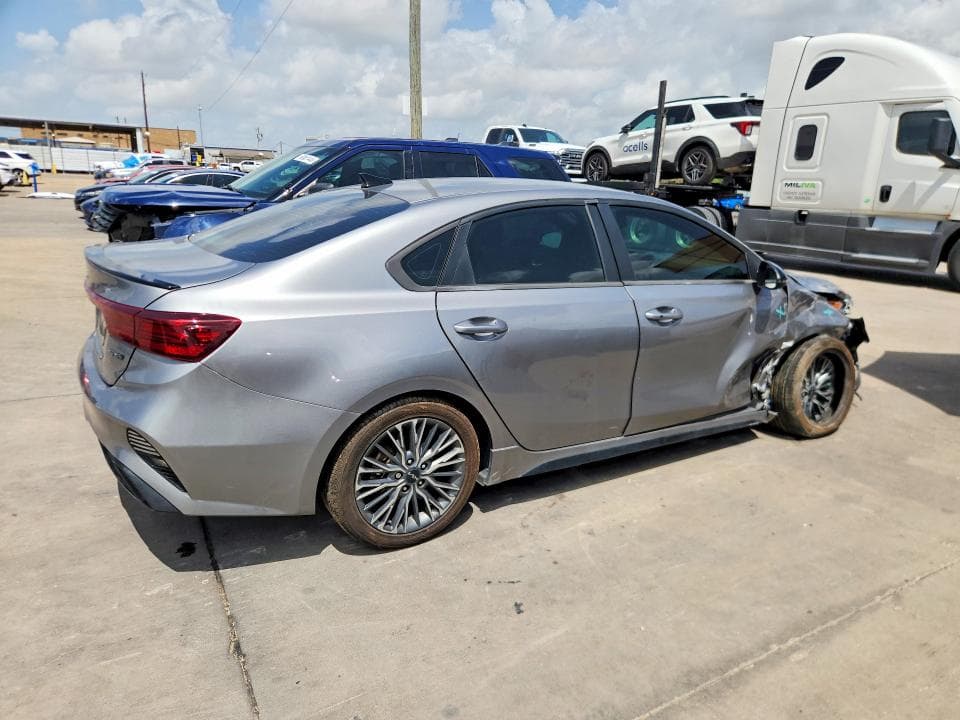 2022 KIA FORTE GT LINE 3