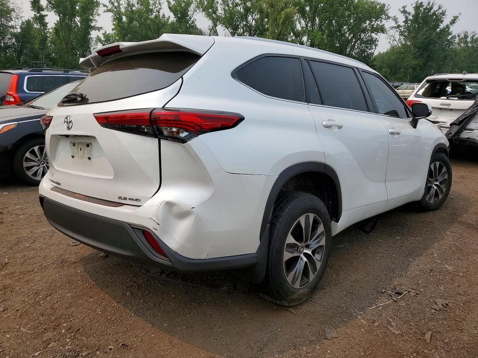 2022 TOYOTA HIGHLANDER XLE 3