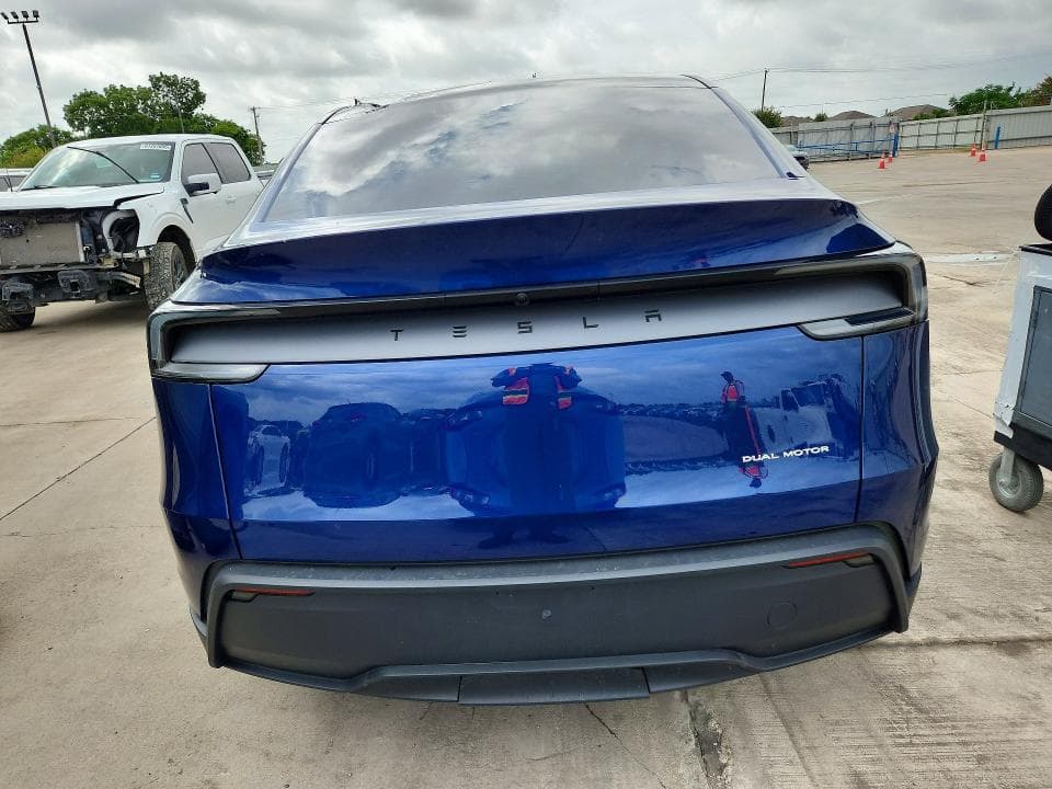 2026 TESLA MODEL Y 6