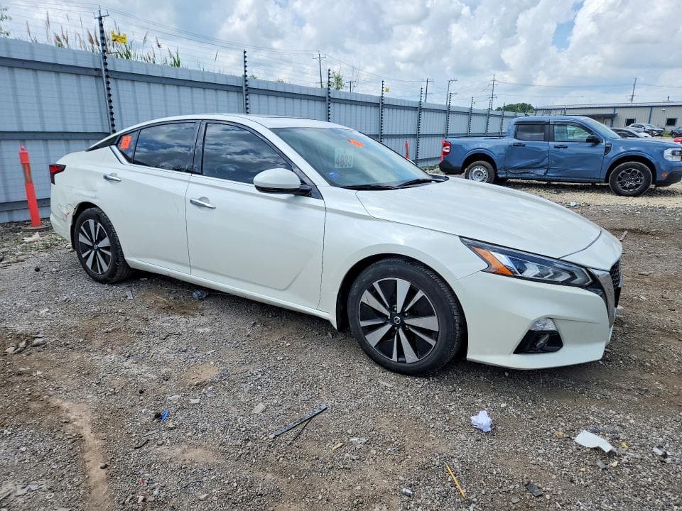 2019 NISSAN ALTIMA SV 4