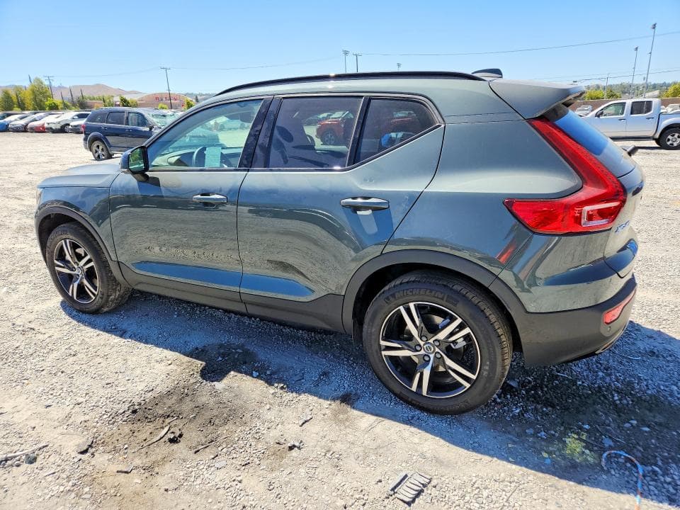 2026 VOLVO XC40 CORE 2