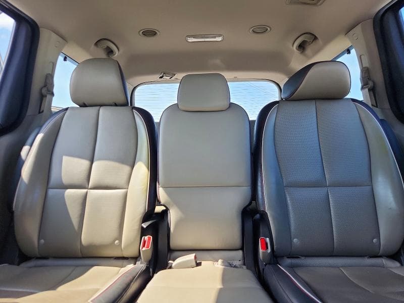 2017 KIA SEDONA LX 10