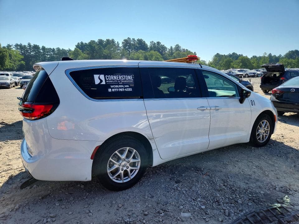 2024 CHRYSLER PACIFICA TOURING L 3