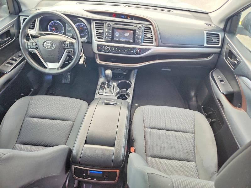 2019 TOYOTA HIGHLANDER LE 8
