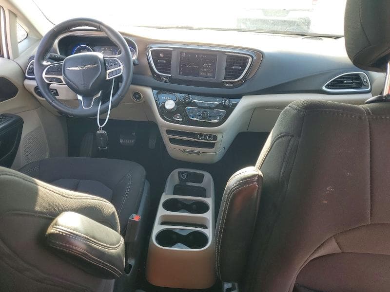 2022 CHRYSLER VOYAGER LX 8