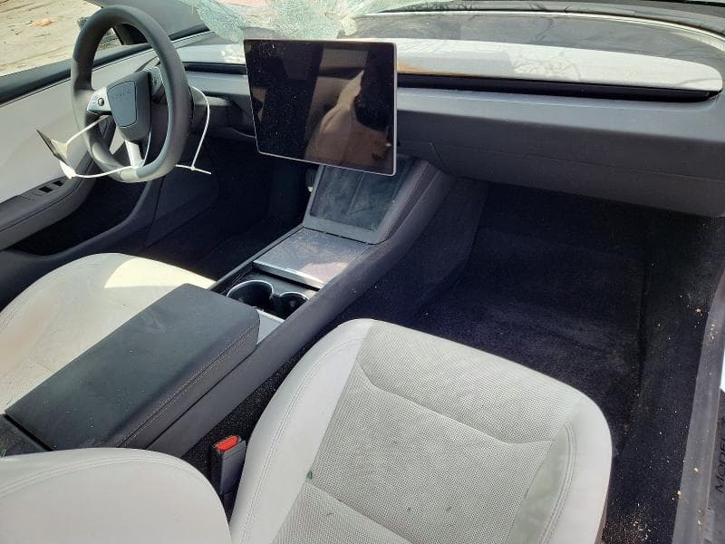 2025 TESLA MODEL 3 8