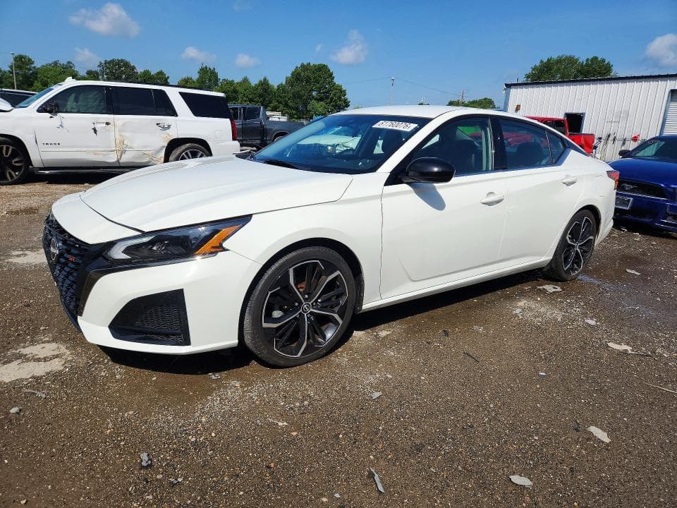 2024 NISSAN ALTIMA SR
