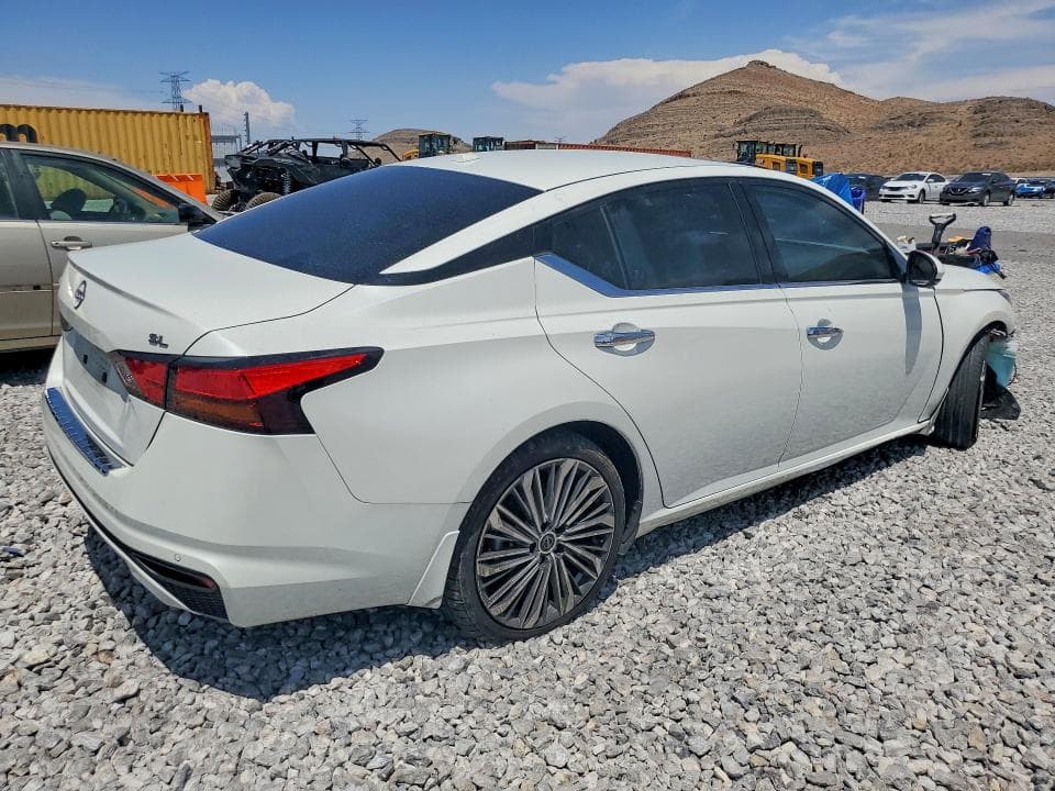 2023 NISSAN ALTIMA SL 3
