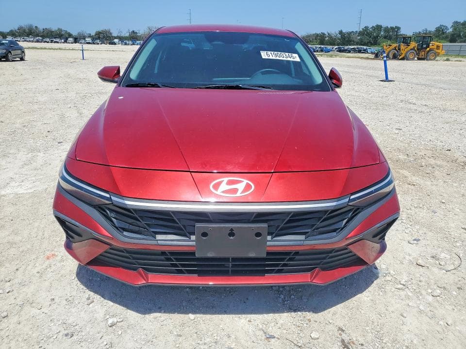 2025 HYUNDAI ELANTRA SE 5