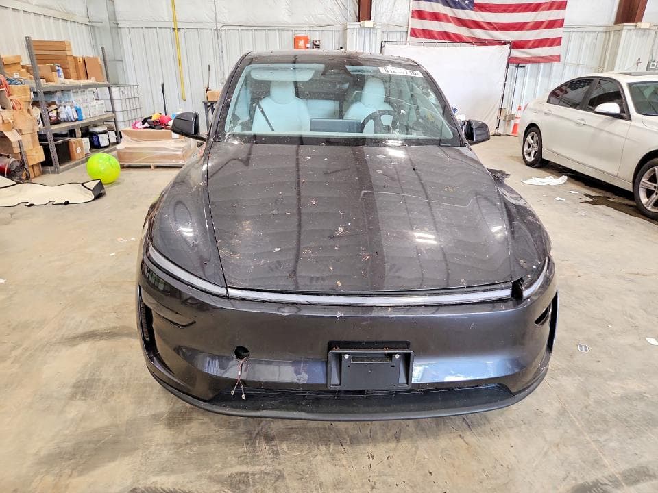 2026 TESLA MODEL Y 5