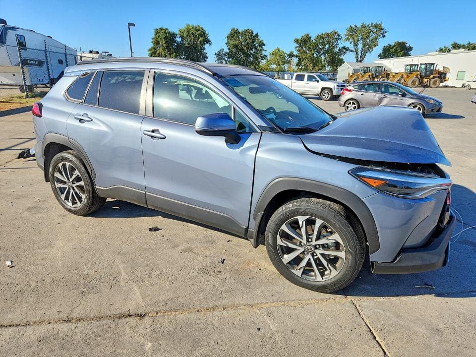 2023 TOYOTA COROLLA CROSS XLE 4
