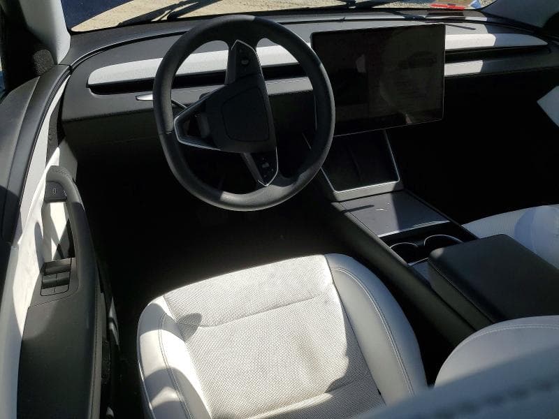 2026 TESLA MODEL Y 8