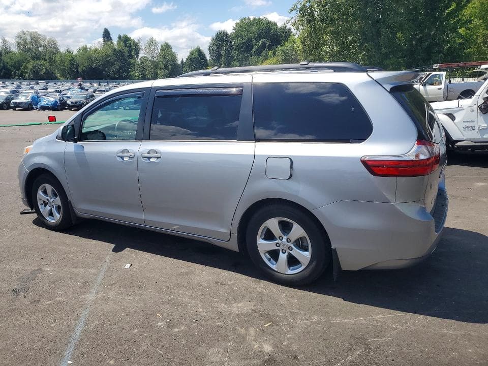 2017 TOYOTA SIENNA LE 2