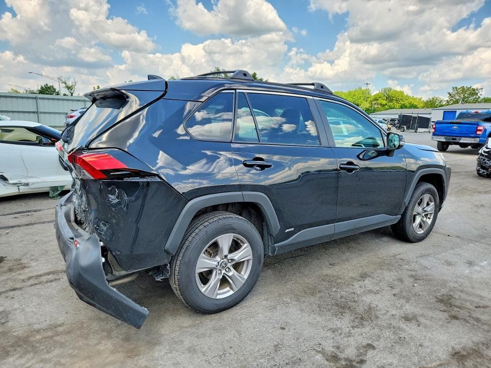 2025 TOYOTA RAV4 HYBRID XLE 3