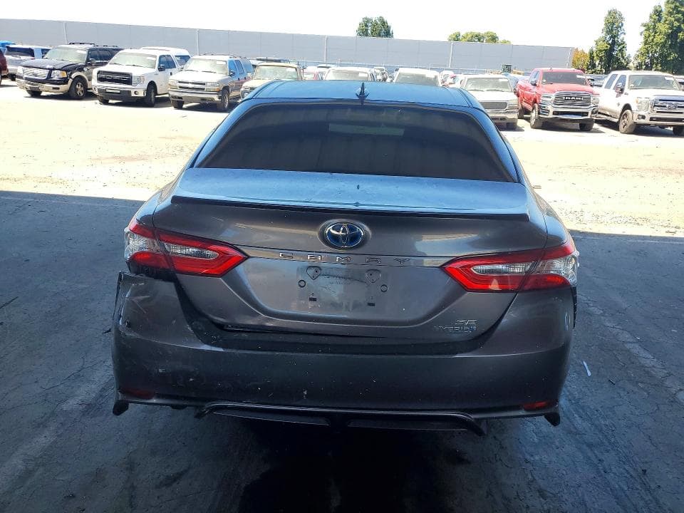 2020 TOYOTA CAMRY SE 6