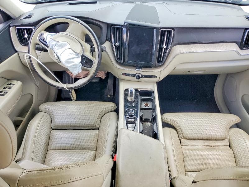 2018 VOLVO XC60 T8 INSCRIPTION 8
