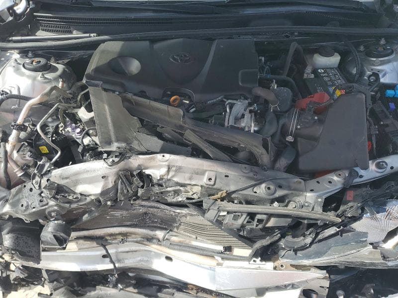 2019 TOYOTA CAMRY LE 11