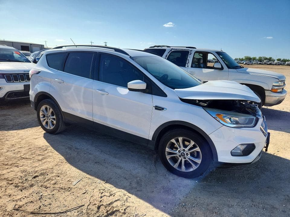 2017 FORD ESCAPE SE 4