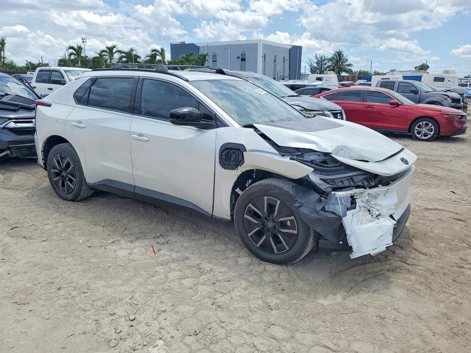 2026 TOYOTA BZ XLE 4